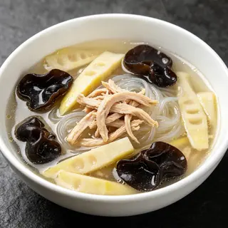 Sopa de Fideus Xinesos Amb Pollastre