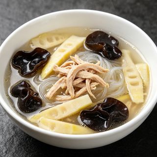 Sopa de Fideus Xinesos Amb Pollastre