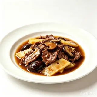 Vedella Amb Bambú I Bolets Xinesos