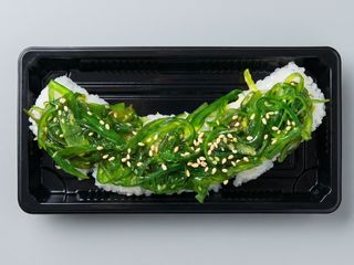 Rollos Wakame De Salmón (9 Pzs.)
