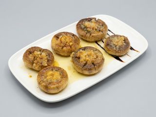Champiñones A La Plancha Con Salsa De La Casa