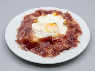 Huevos Rotos Con Jamón Ibérico