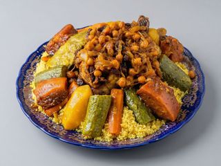 Cuscus pollo solo viernes  13:00 a 16:00