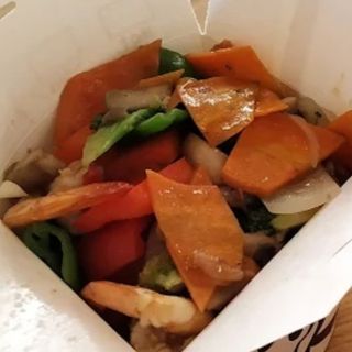 Arroz con gambas y verduras al wok