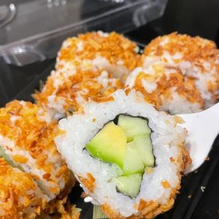 California roll con cebolla frita (8 uds)