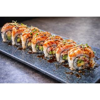 101. Salmón Flameado Roll Uramaki (8 Uds.)