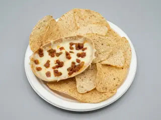 Queso Fundido Con Chorizo  ó  Jalapeño