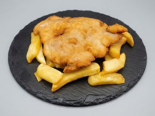 Muslo de Pollo Rebozado Con Patatas