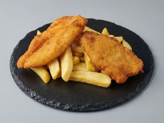 Solomillos de Pollo Rebozados Con Patatas