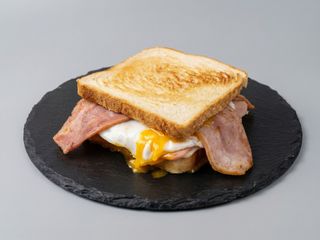 Sándwich 3 (Lechería) + patatas fritas 