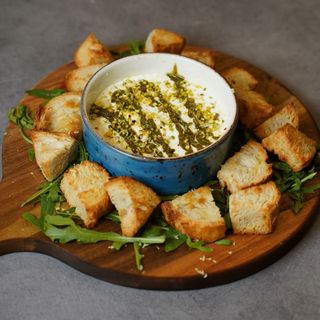 Scarpetta con stracciatella di burrata e pistacchio