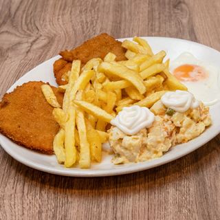 Plato 1: 2 san Jacobos, 1 huevo, ensaladilla y patatas