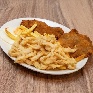 Plato 8: Escalopes, calamares, 1 huevos y patatas