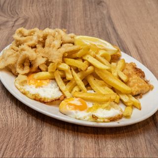 Plato 6: Merluza, calamares, huevos y patatas