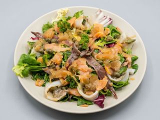 Ensalada de pescados ahumados  