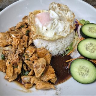 Khao-Kratiem Prikthai Kaidow  