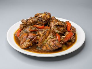 Moro de habichuela con pollo guisado