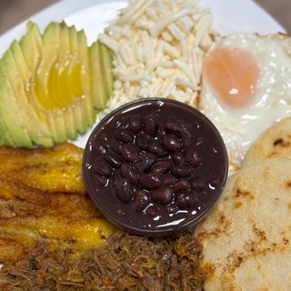 Pabellón de pollo