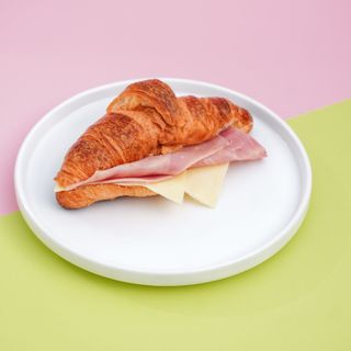 Croissant pernil dolç i formatge