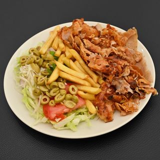 Plato kebab mixto con lata