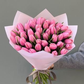 Ramo de tulipanes rosados