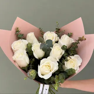 9 Rosas Blancas