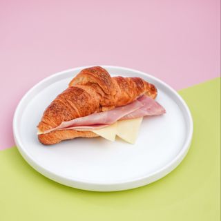 Croissant pernil dolç i formatge
