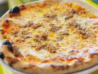 Pizza Atún y Cebolla