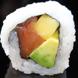119. Uramaki salmon mango (8u)