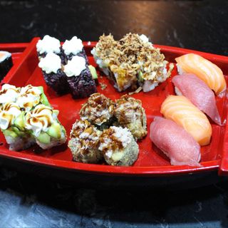 150.Sushi variado (30u)