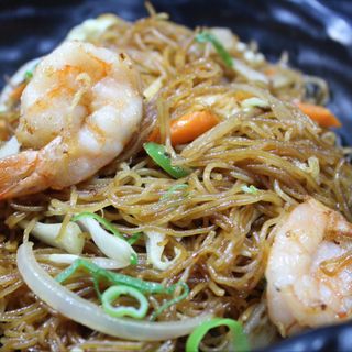 16.Fideos de arroz frito con Langostinos