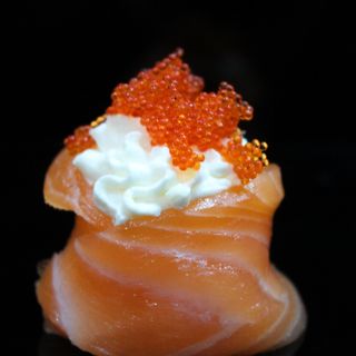 86.Gunkan de salmon (2u)