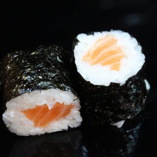 100.Maki de salmon (8u)