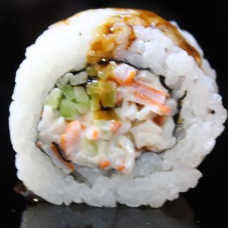 121.Uramaki surimi pepino (8u)