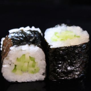 104.Maki de pepino (8u)
