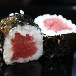 107.Maki de atún (8u)