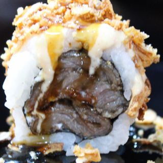 123.Uramaki ternera frita (8u)