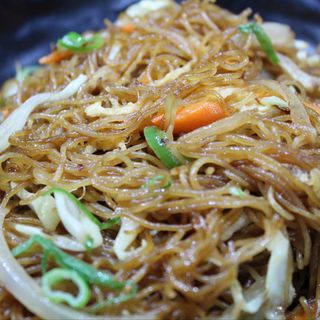 15.Fideos de arroz frito vegetal