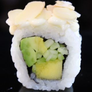 120.Uramaki vegetal (8u)