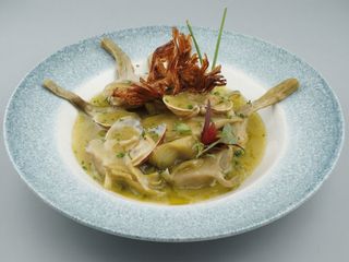 Alcachofas Naturales con Almejas en Salsa Verde (4 RACIONES)