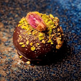 Bola proteica de pistacho y chocolate