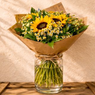 Ramo de 5 girasoles con flores pequeñas