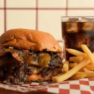 Menú Calama Triple Smash Deluxe + Patatas o Boniato + Bebida