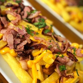 Ración De Patata Cheddar y bacon