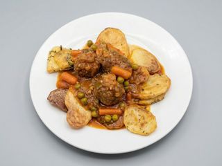 ALBÓNDIGAS A LA JARDINERA