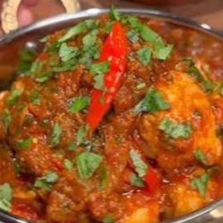 1 meat samosa , 1 chicken jalfrezi , 1 garlic naan, 1 lata cocacola