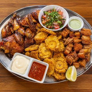 Picada de Barrio para cuatro personas + Coca-Cola 1,5