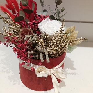 Caja floral " blanco rojo"