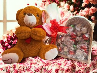 Oso Peluche con 30 Bombones en caja de Madera