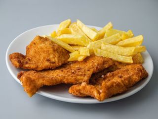 PECHUGA CON PATATS Y HUEVOS